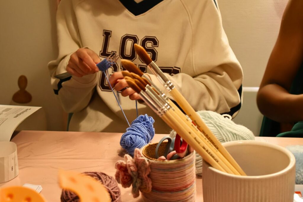 Atelier crochet en milieu scolaire : retour d'expérience avec le programme École Ouverte à Paris anniversaire creatif art du fil